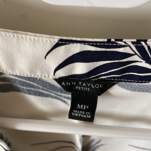 Ann Taylor sleeveless top - Picture 2 of 4